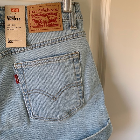 LAST 1! Levi’s high rise mom shorts - rolled light - Picture 5 of 5